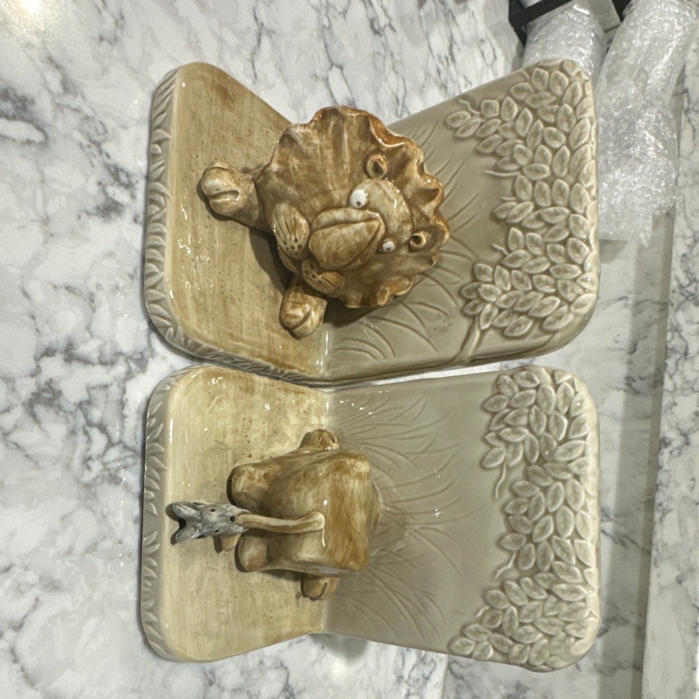VINTAGE Quon Quon Ceramic Hand Painted Glossy Lion Mouse Bookends Animal Nature.